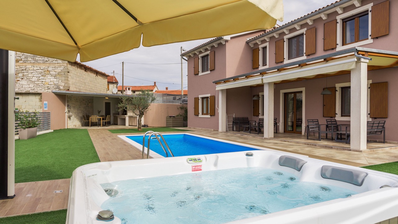 Photo of Outdoor in Tadini