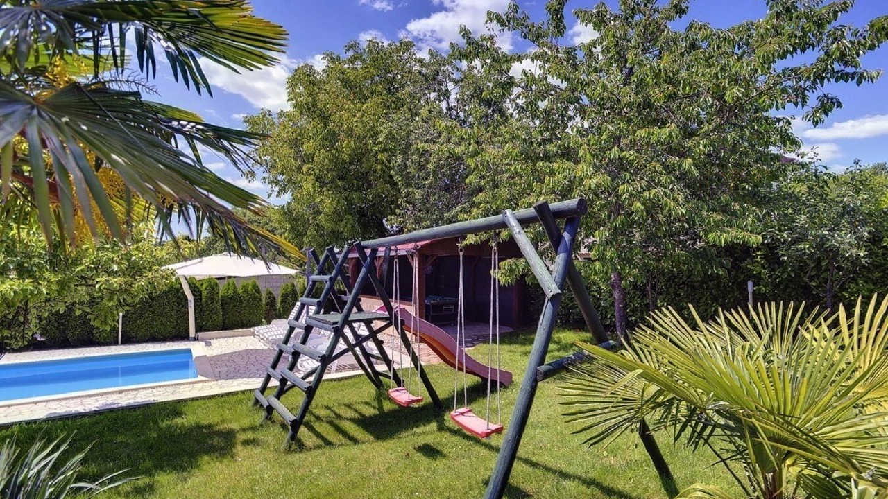 Photo of Outdoor in Lindar