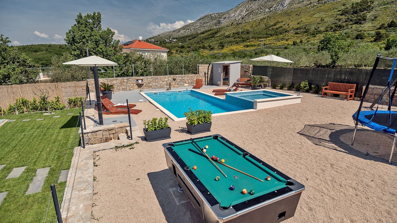 Photo of Outdoor in Srinjine