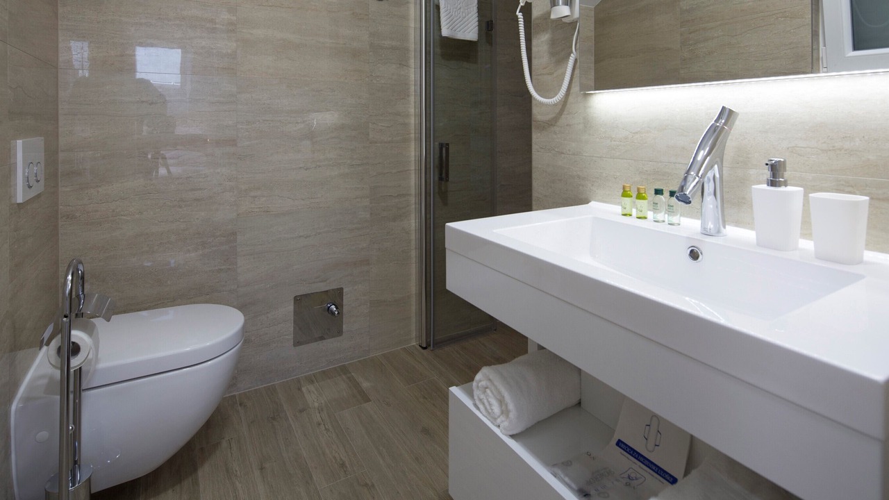 Photo of Bathroom in Duce