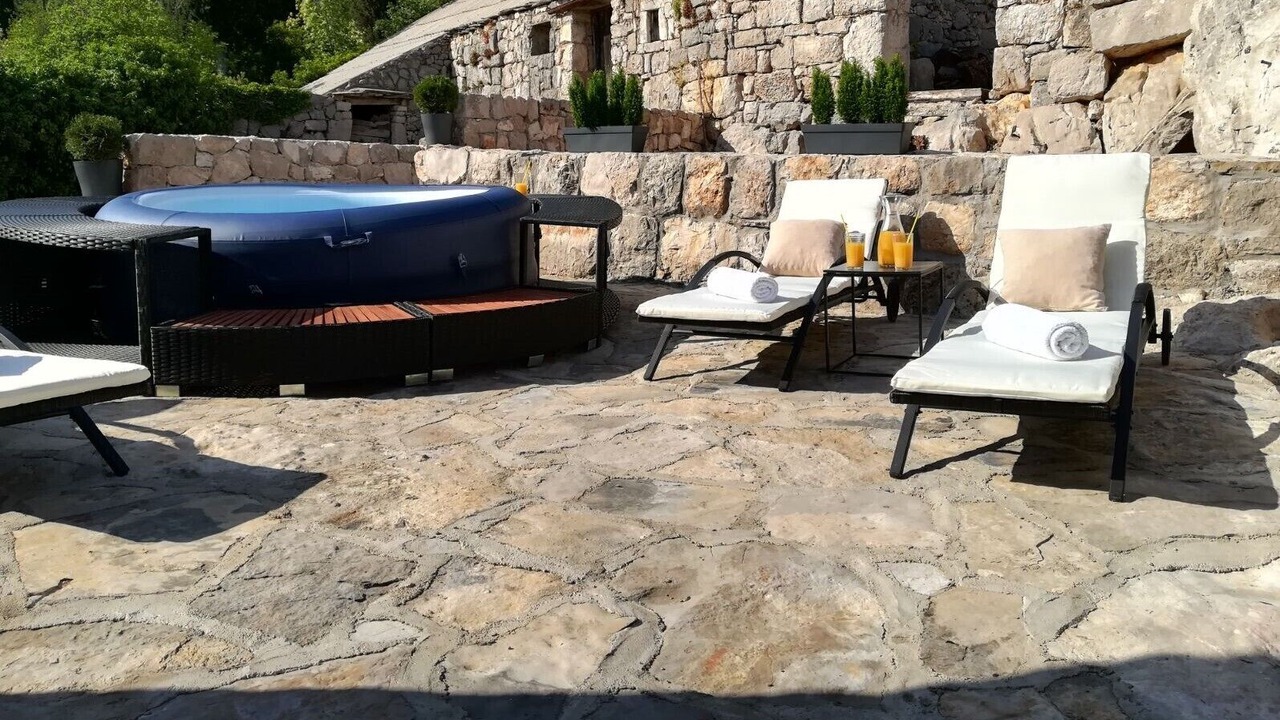 Photo of Outdoor in Stravca
