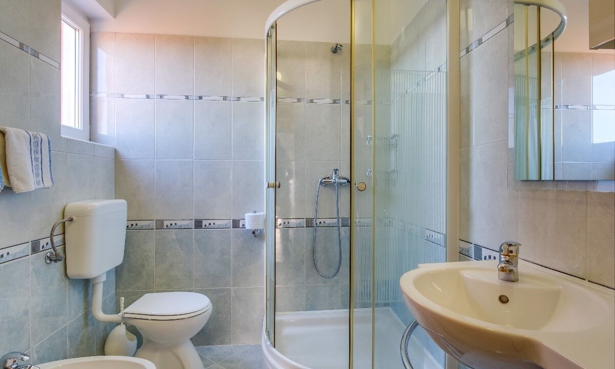 Photo of Bathroom in Cove Murtar