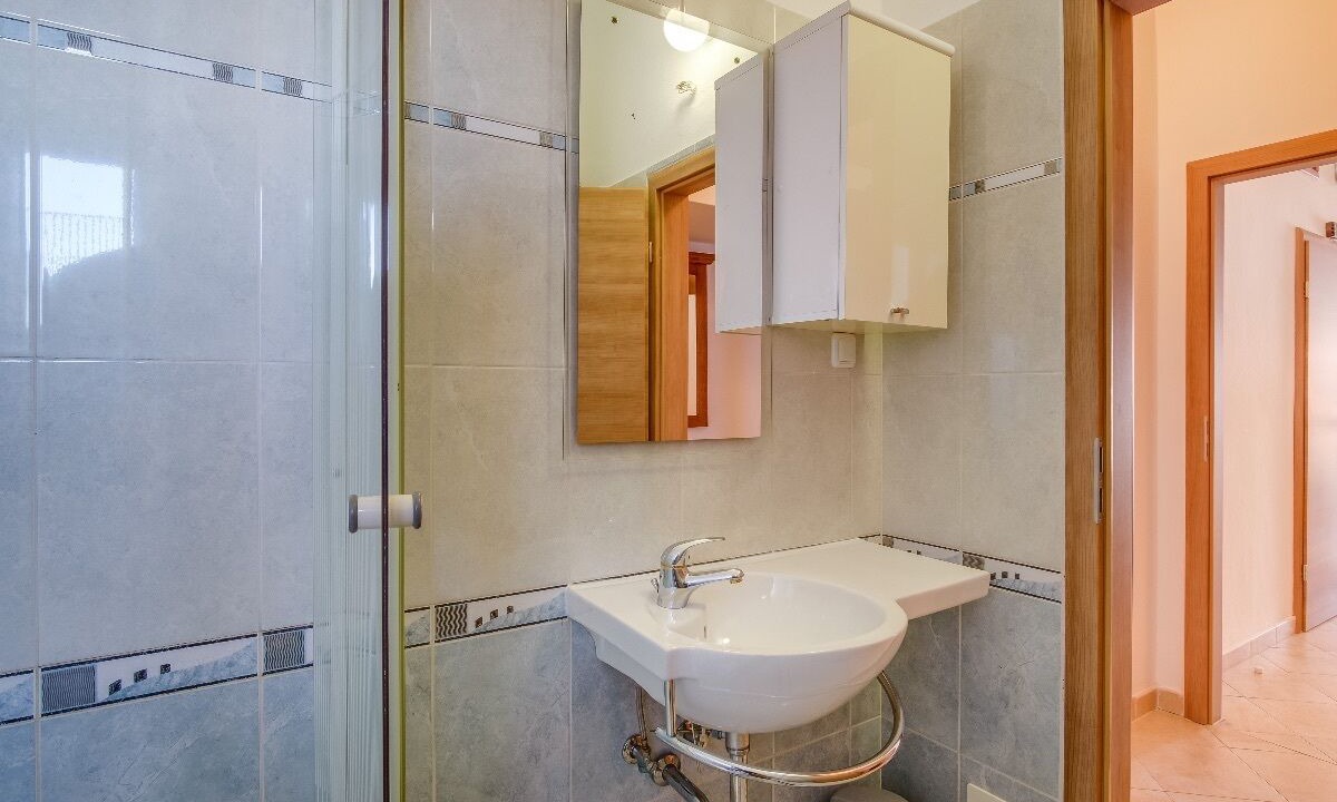 Photo of Bathroom in Cove Murtar