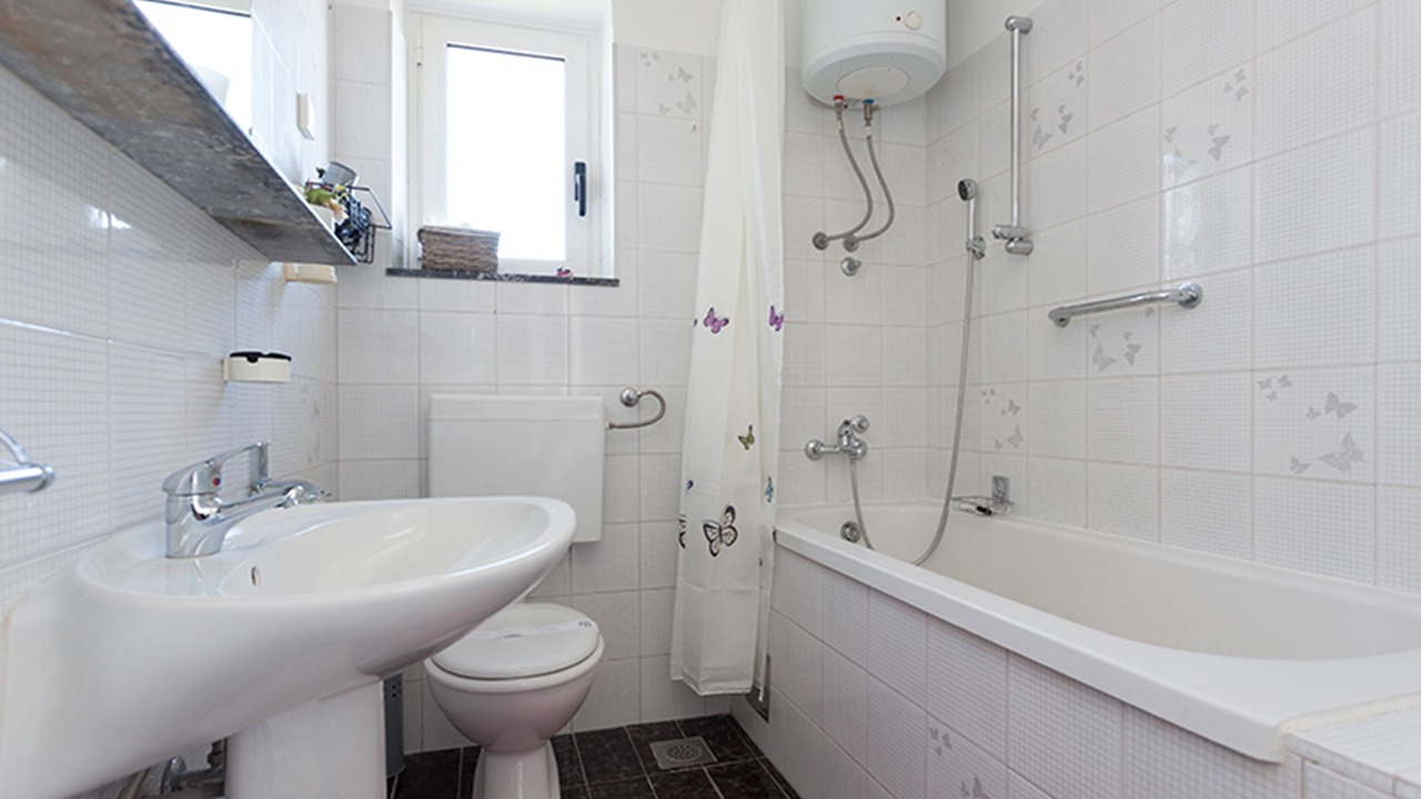 Photo of Bathroom in Pile