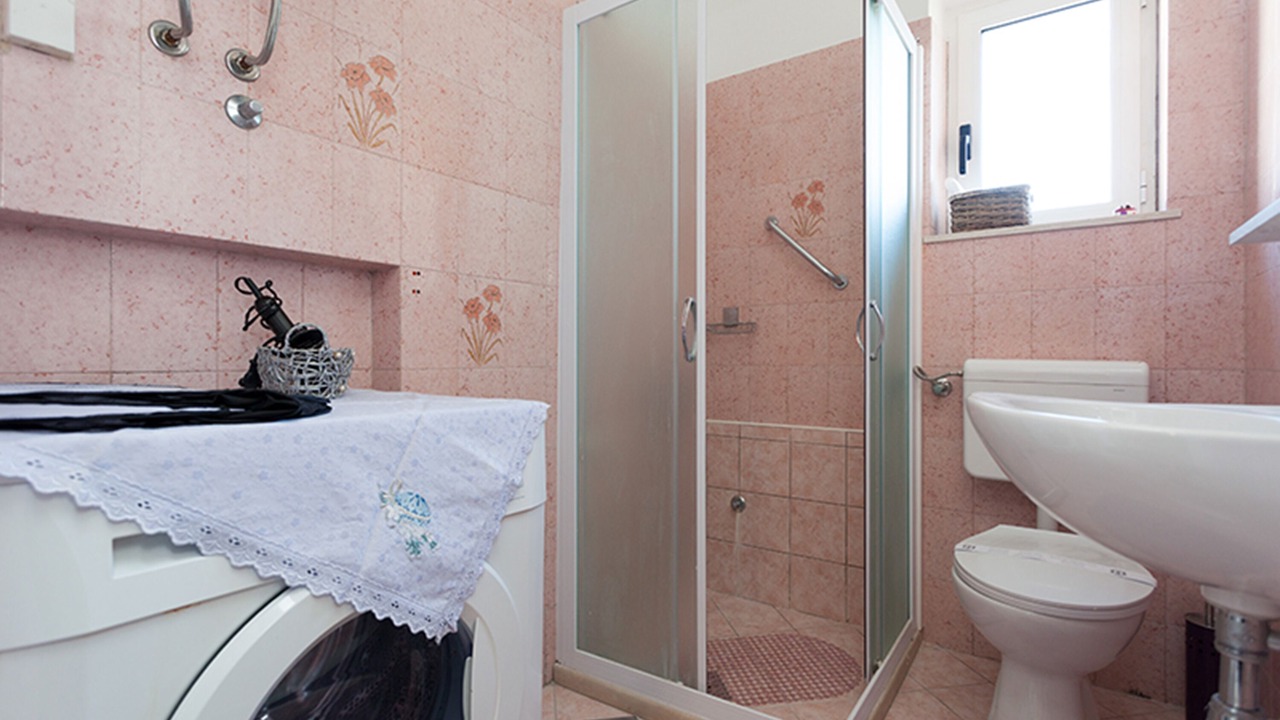 Photo of Bathroom in Pile