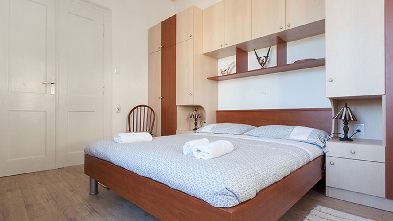 Photo of Bedroom in Pile