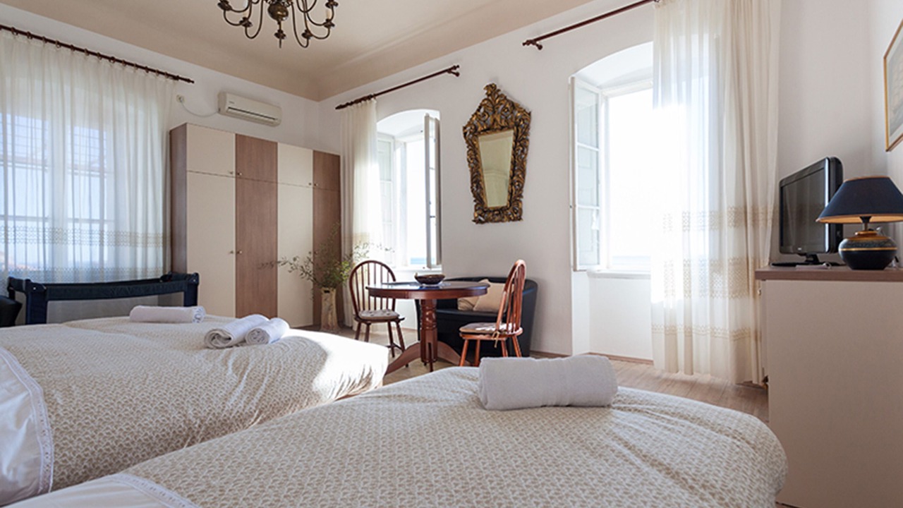 Photo of Bedroom in Pile