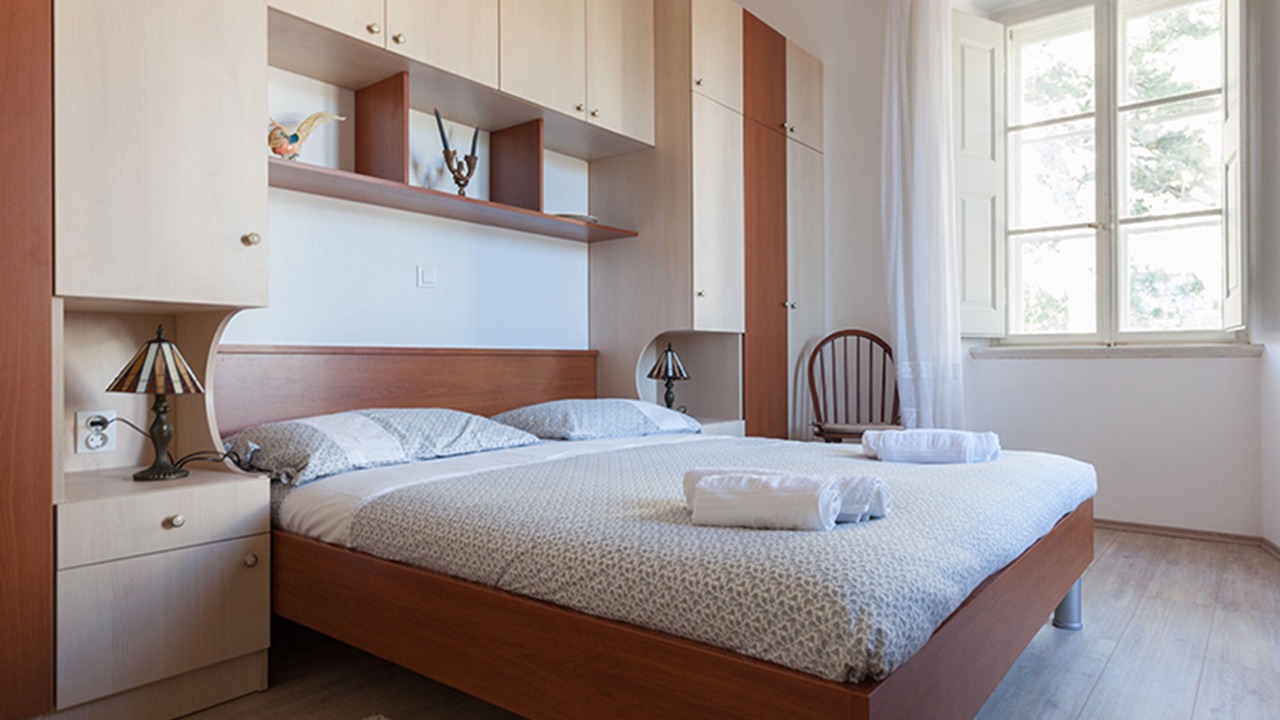 Photo of Bedroom in Pile