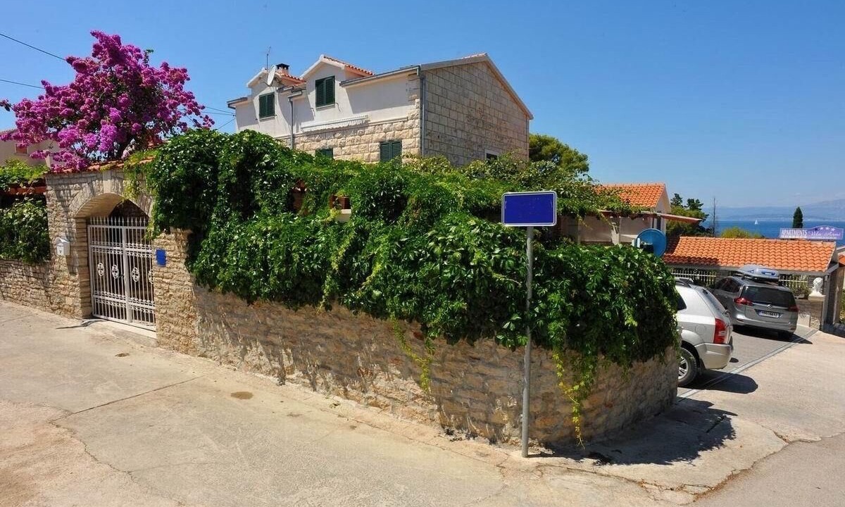 Photo of Outdoor in Sutivan
