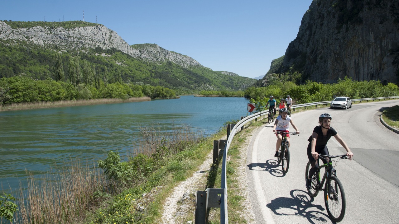 Photo of Others in Gata