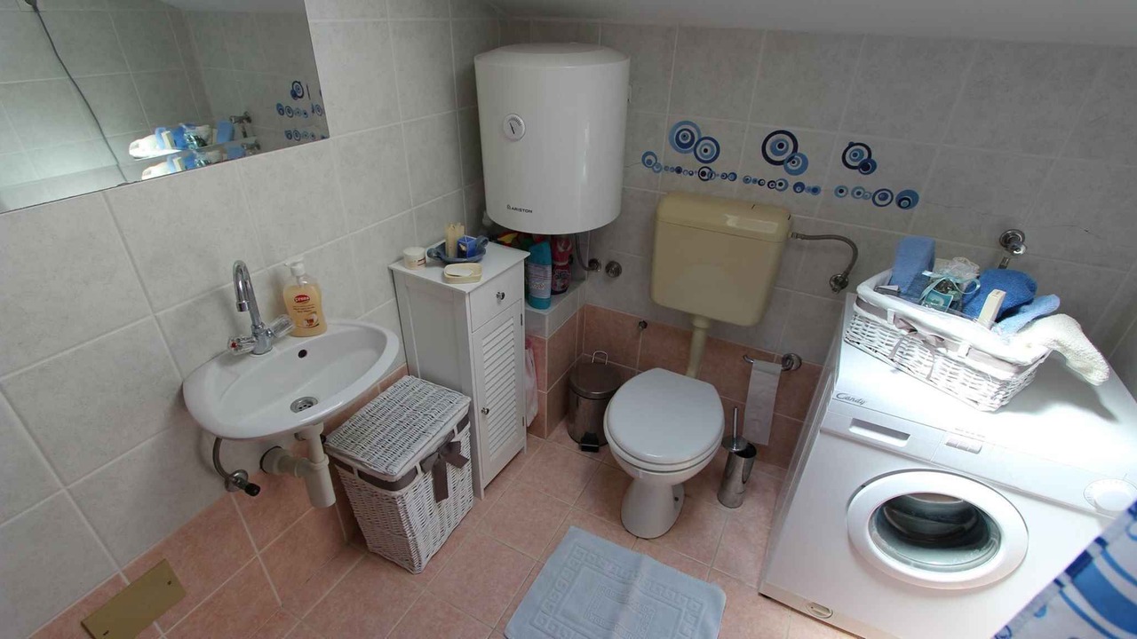 Photo of Bathroom in Porat