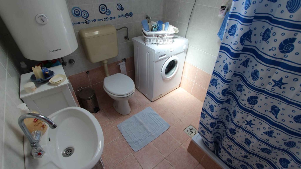 Photo of Bathroom in Porat
