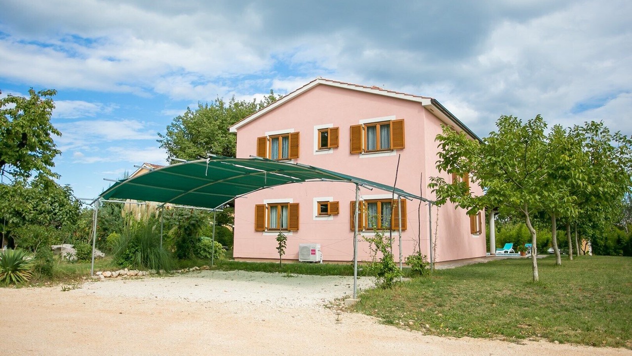 Photo of Outdoor in Laginji