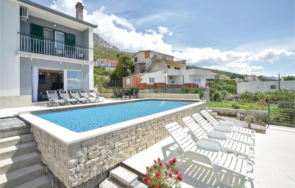 Photo of Outdoor in Mravince
