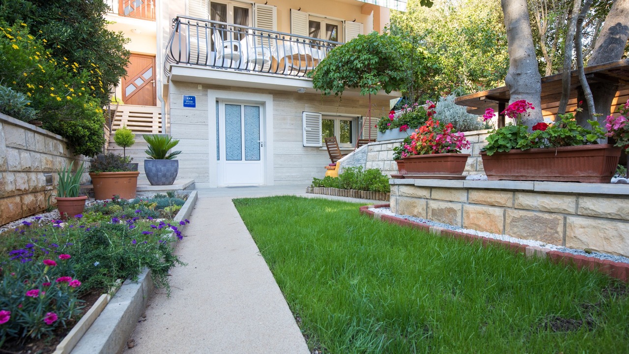 Photo of Outdoor in Petrcane