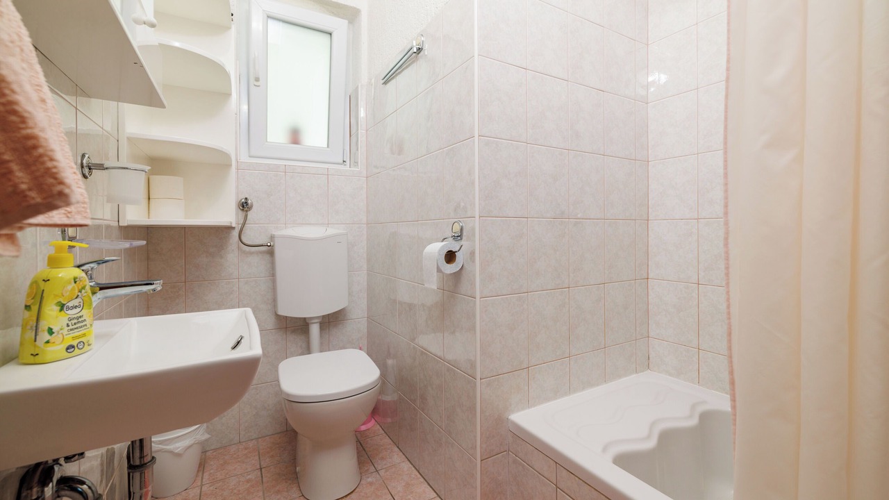 Photo of Bathroom in Vratarusa
