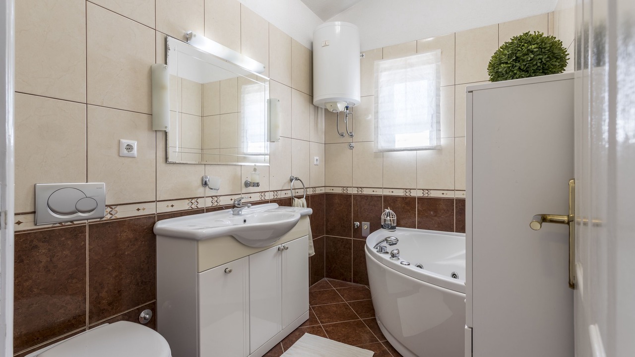 Photo of Bathroom in Srinjine