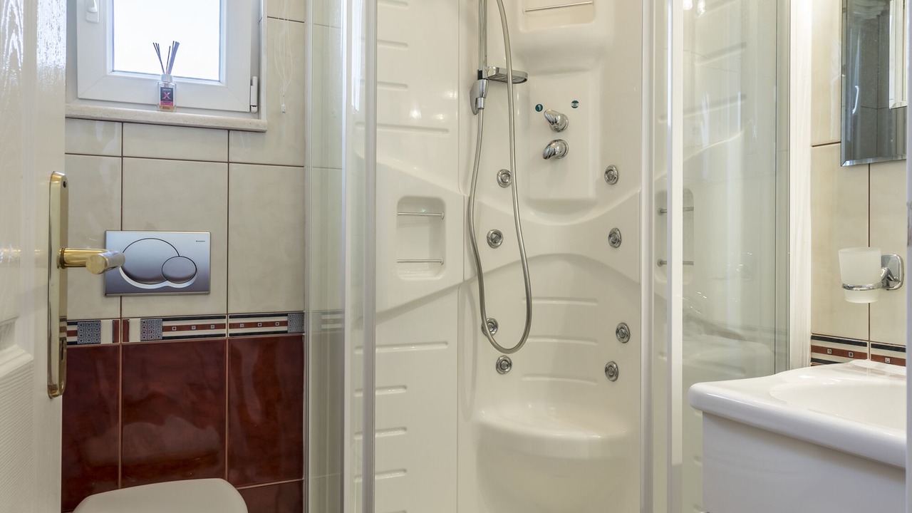 Photo of Bathroom in Srinjine