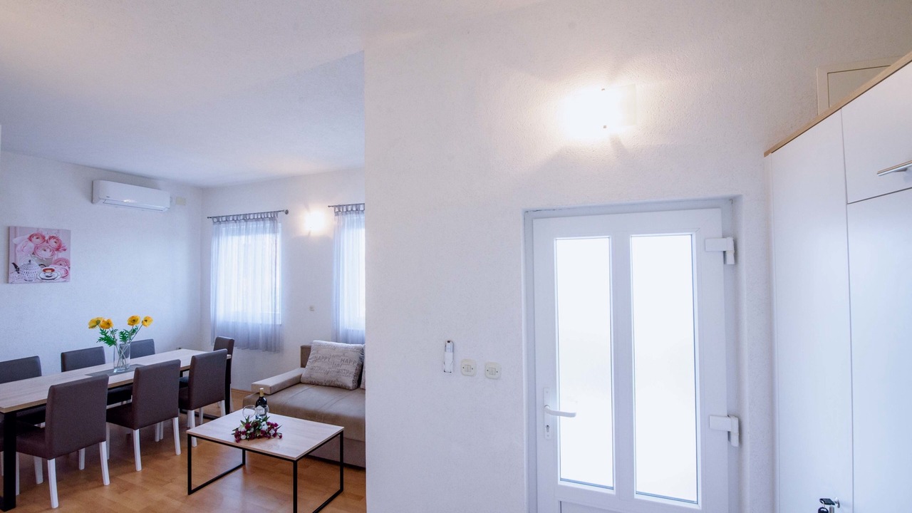 Photo of Livingroom in Brist