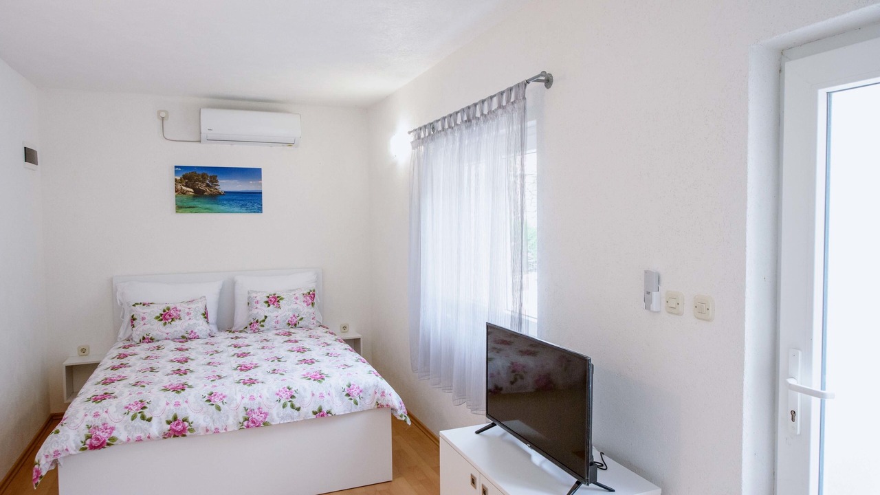 Photo of Bedroom in Brist