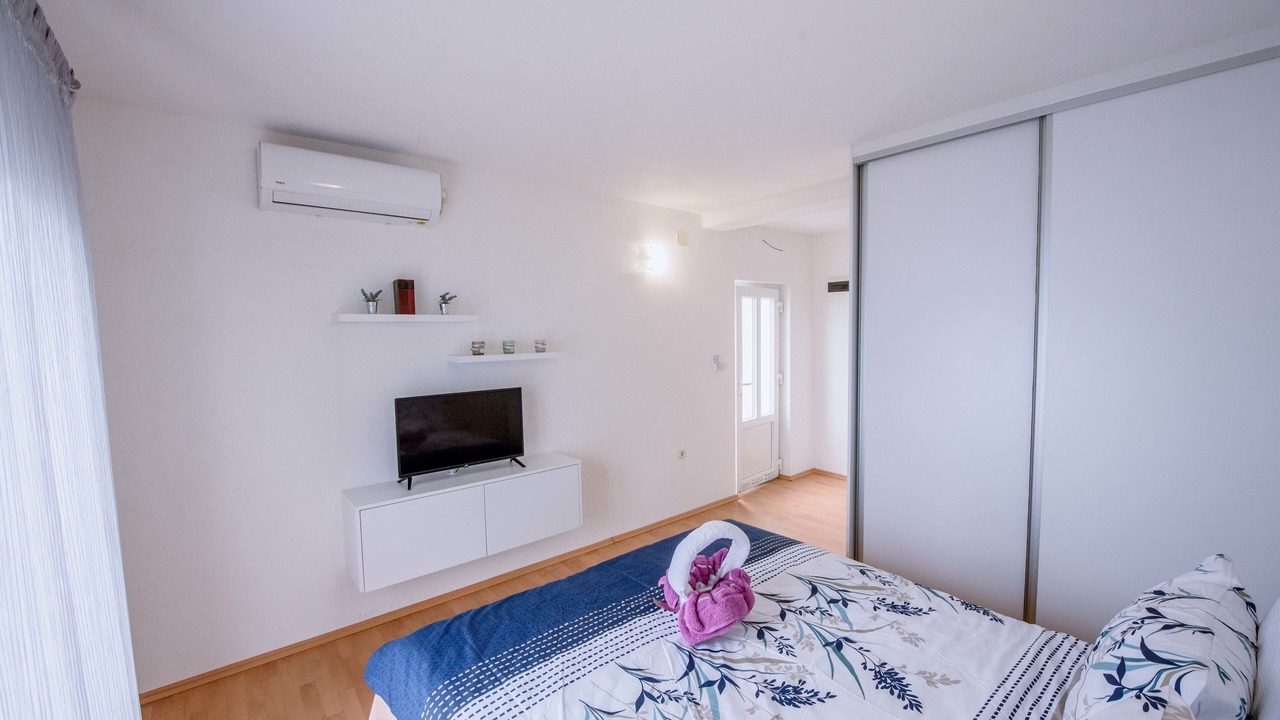 Photo of Bedroom in Brist