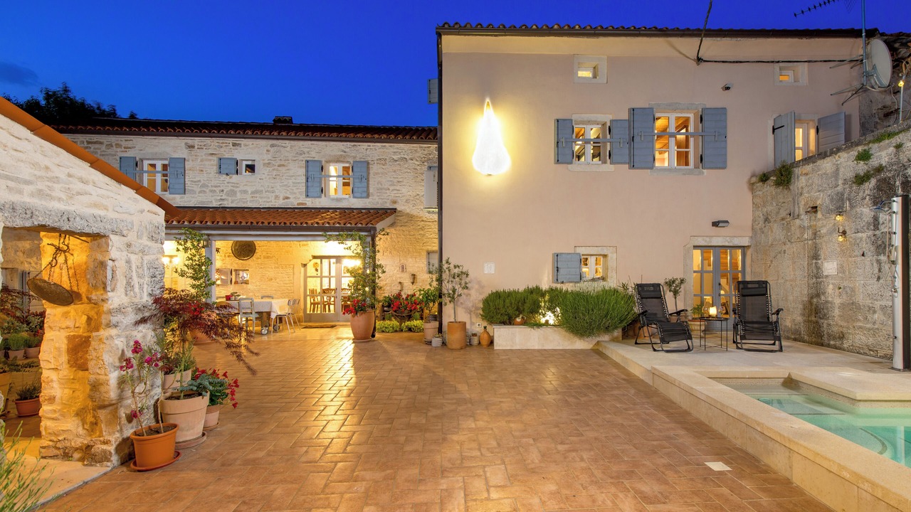 Photo of Outdoor in Foli