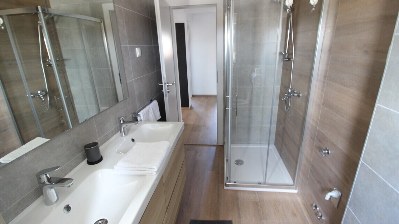 Photo of Bathroom in Seline