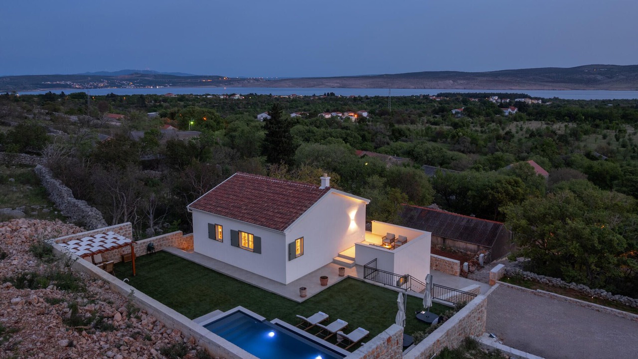 Photo of Outdoor in Seline