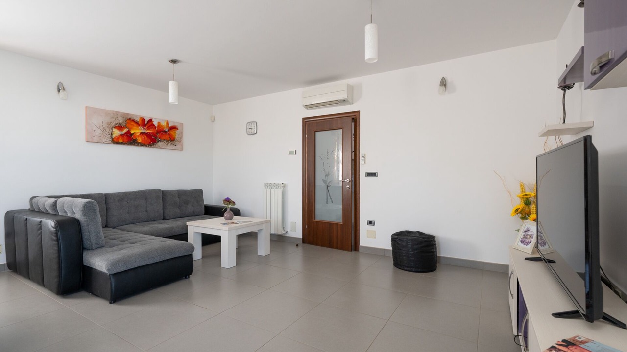 Photo of Livingroom in Gajana