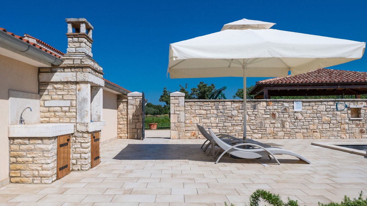 Photo of Patio Balcony in Gajana