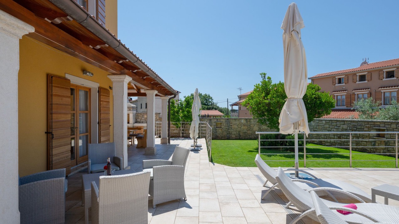 Photo of Patio Balcony in Gajana