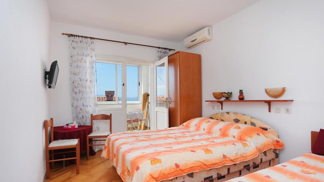 Photo of Bedroom in Brist