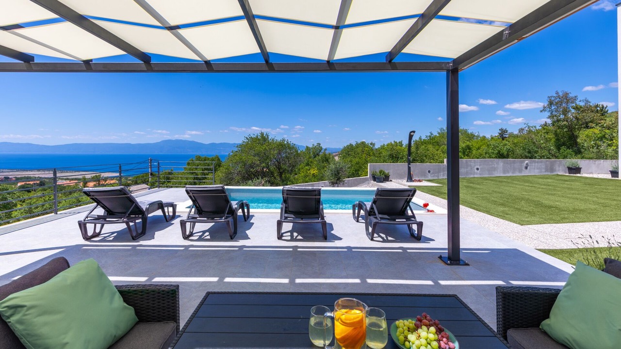 Photo of Patio Balcony in Smrika