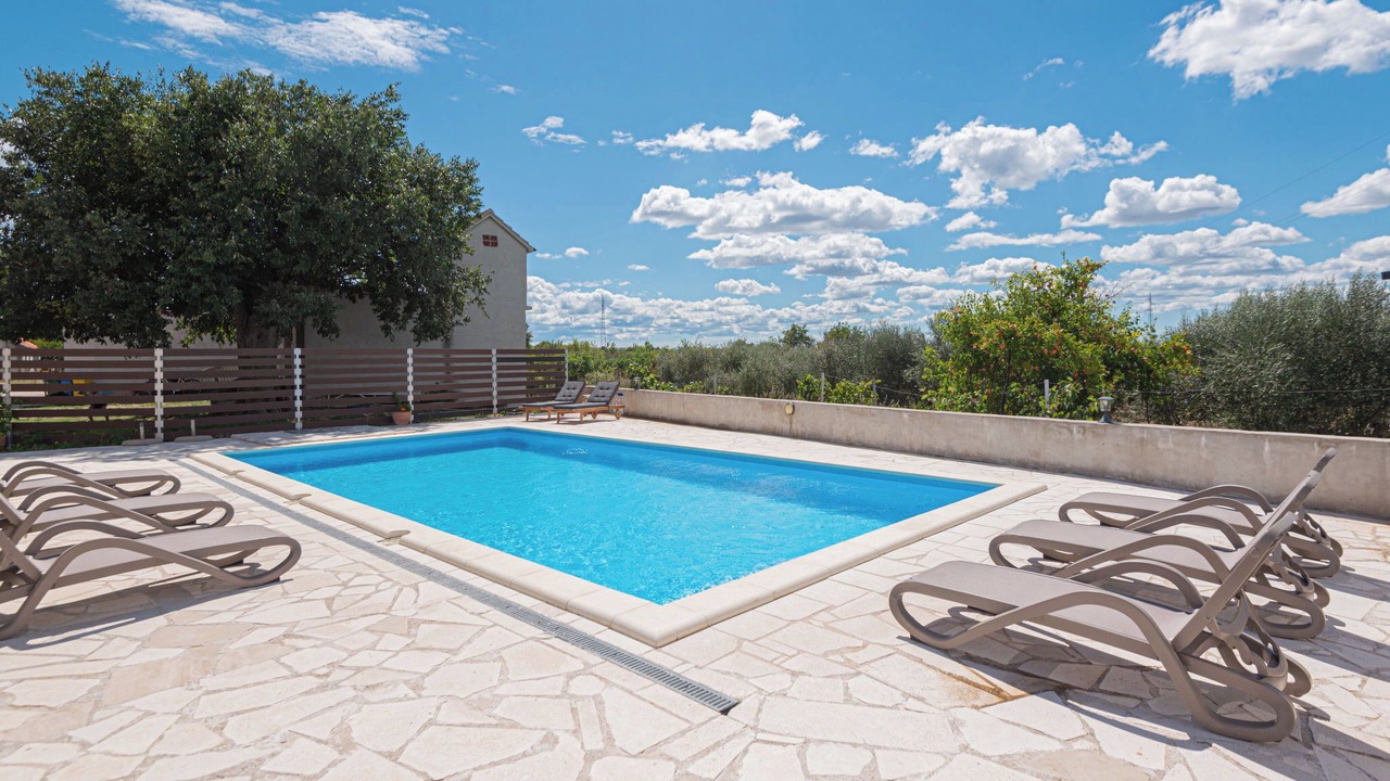 Photo of Outdoor in Oklaj