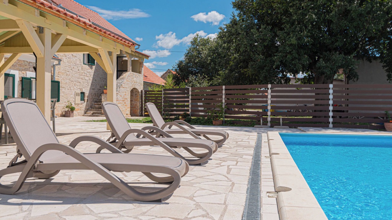 Photo of Outdoor in Oklaj