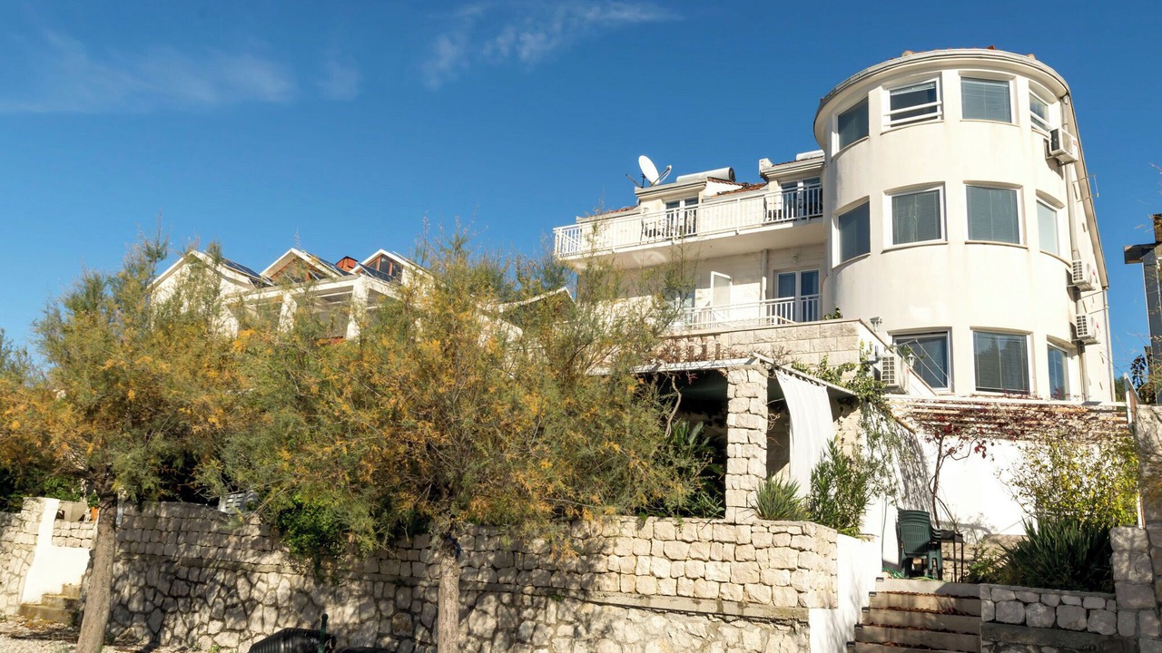 Photo of Outdoor in Blace