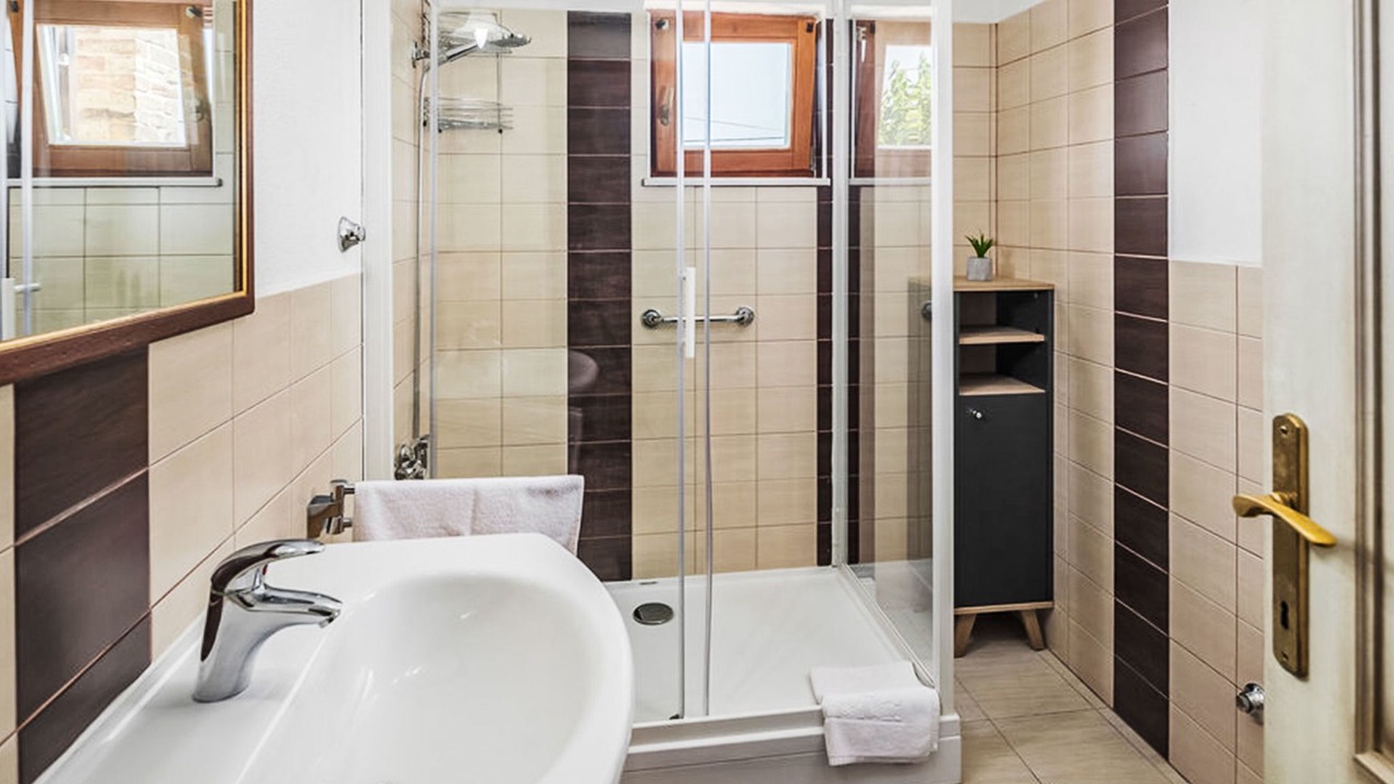 Photo of Bathroom in Matohanci