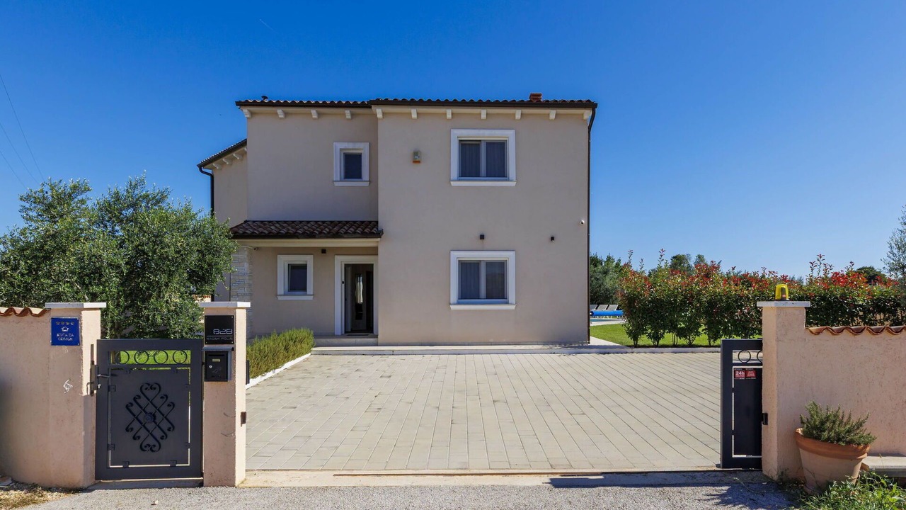 Photo of Patio Balcony in Loborika