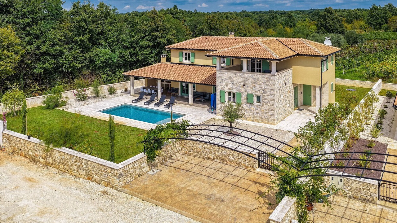 Photo of Outdoor in Ferlini