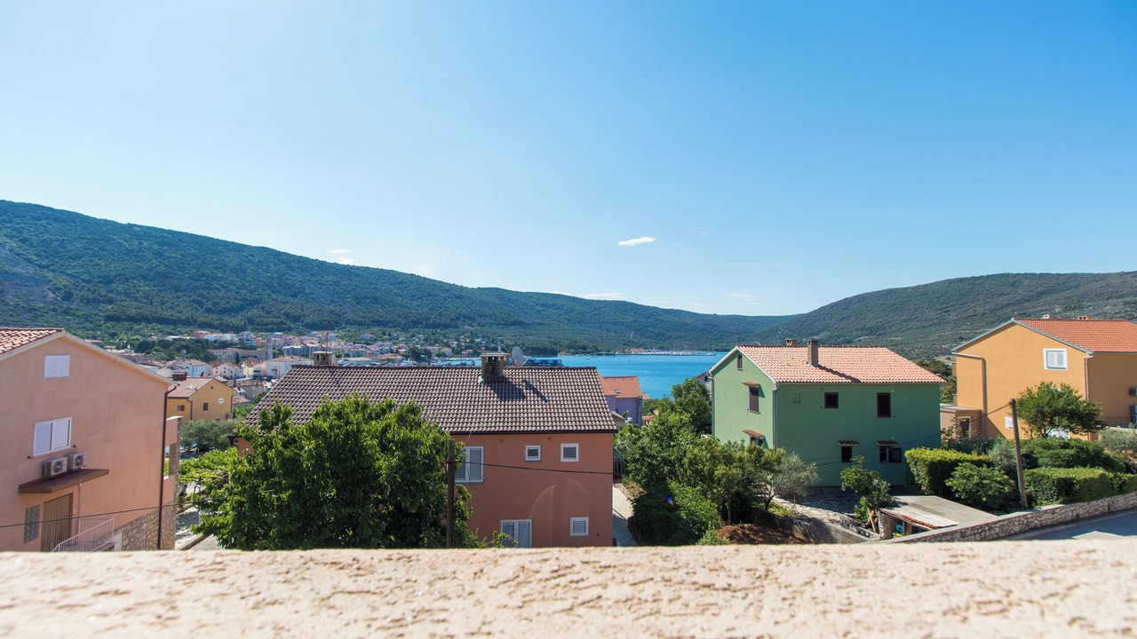 Photo of Others in Cres