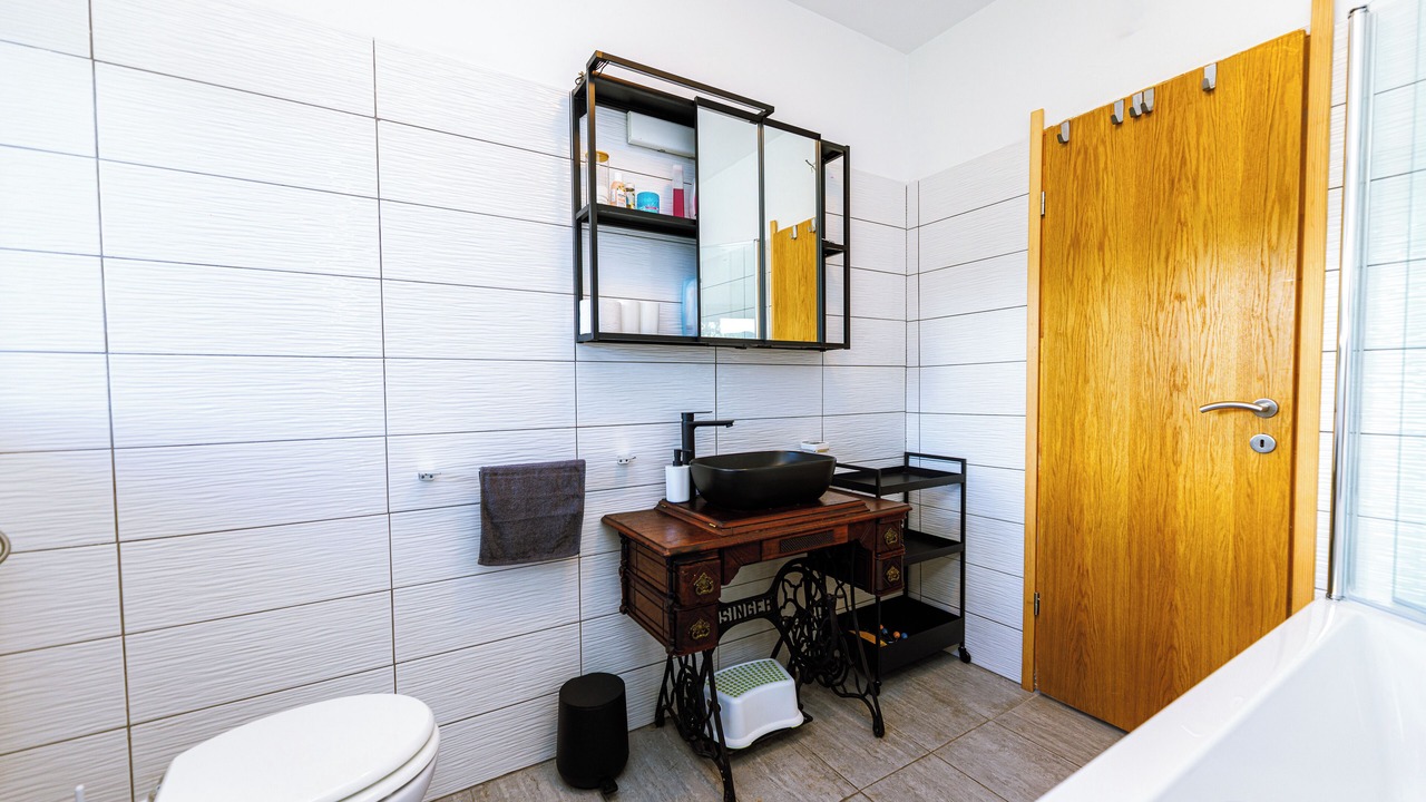 Photo of Bathroom in Lic