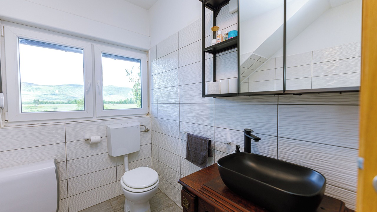 Photo of Bathroom in Lic