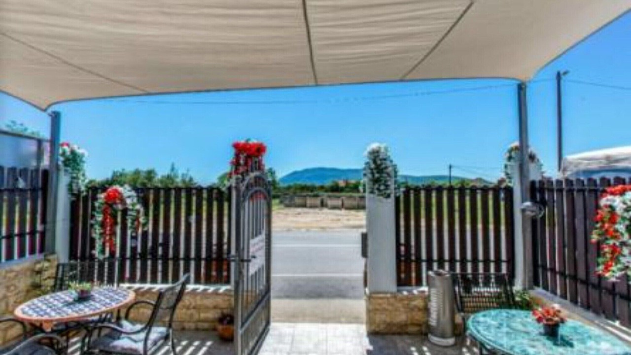 Photo of Outdoor in Cove Parja