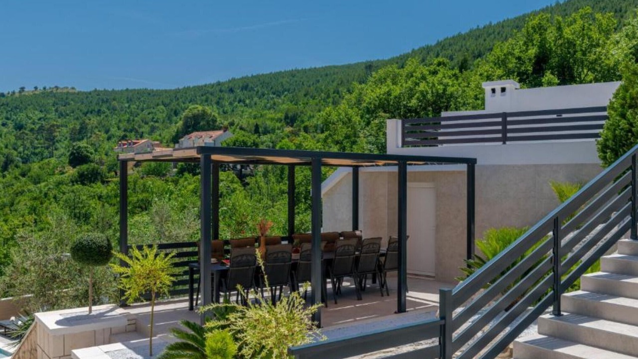 Photo of Outdoor in Sumet