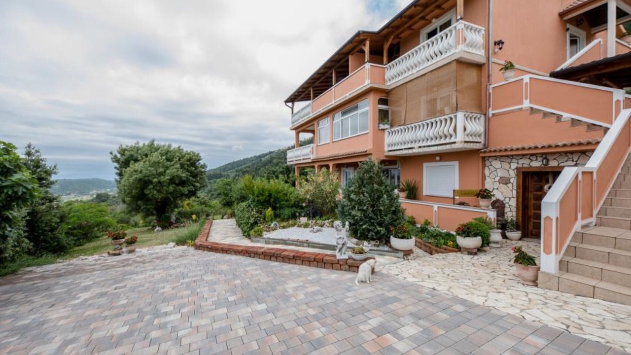 Photo of Outdoor in Mundanije