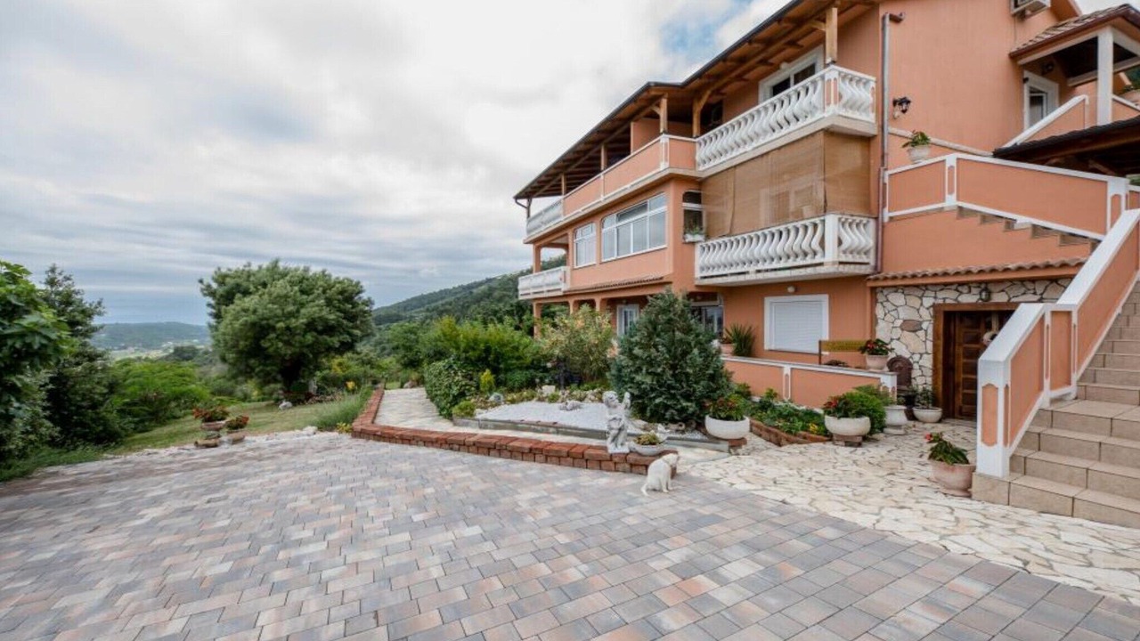 Photo of Outdoor in Mundanije