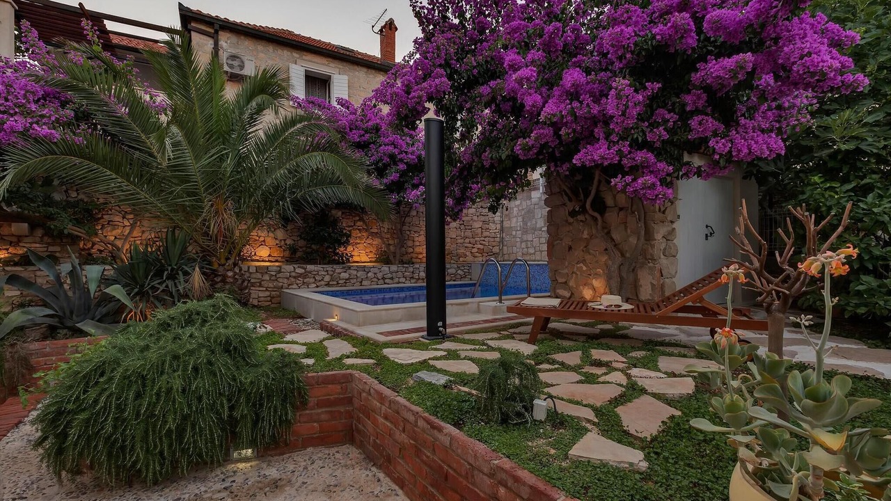 Photo of Outdoor in Sutivan