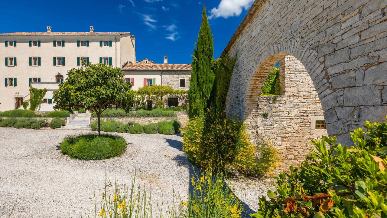 Photo of Outdoor in Cepic