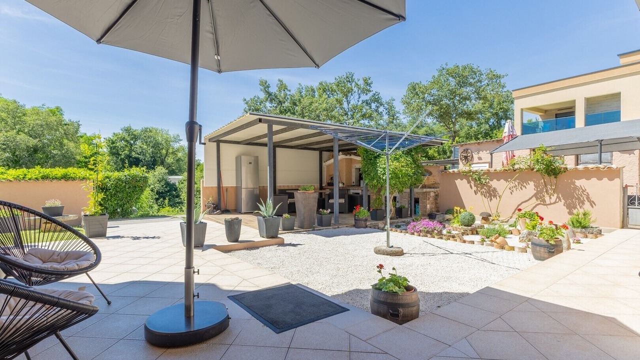 Photo of Patio Balcony in Antonci