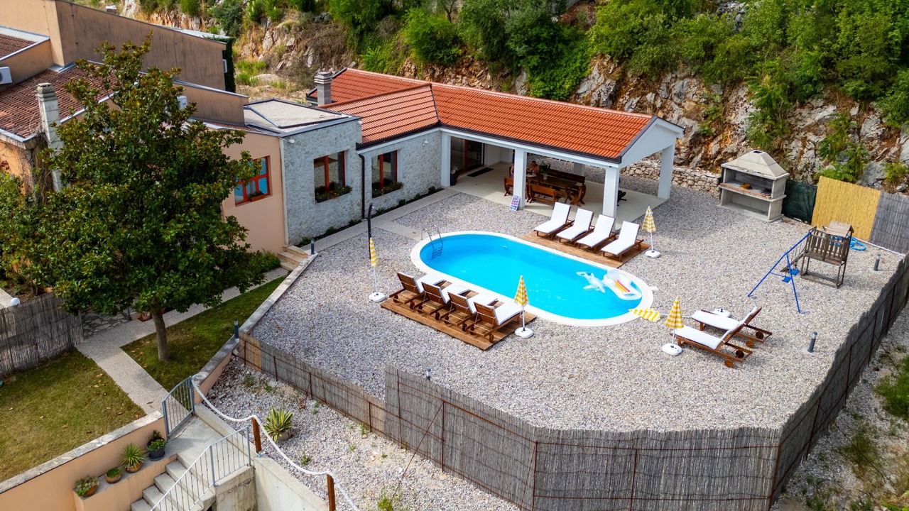 Photo of Outdoor in Momici